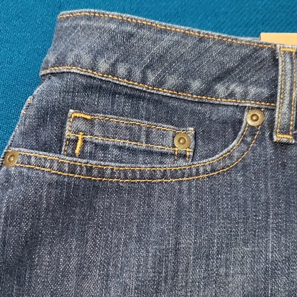 L. L. Bean Favorite Fit Denim Skirt 6 Petite - Picture 6 of 8